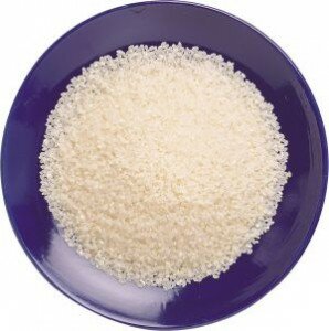 Рассыпчатый рис в фиолетовой тарелке